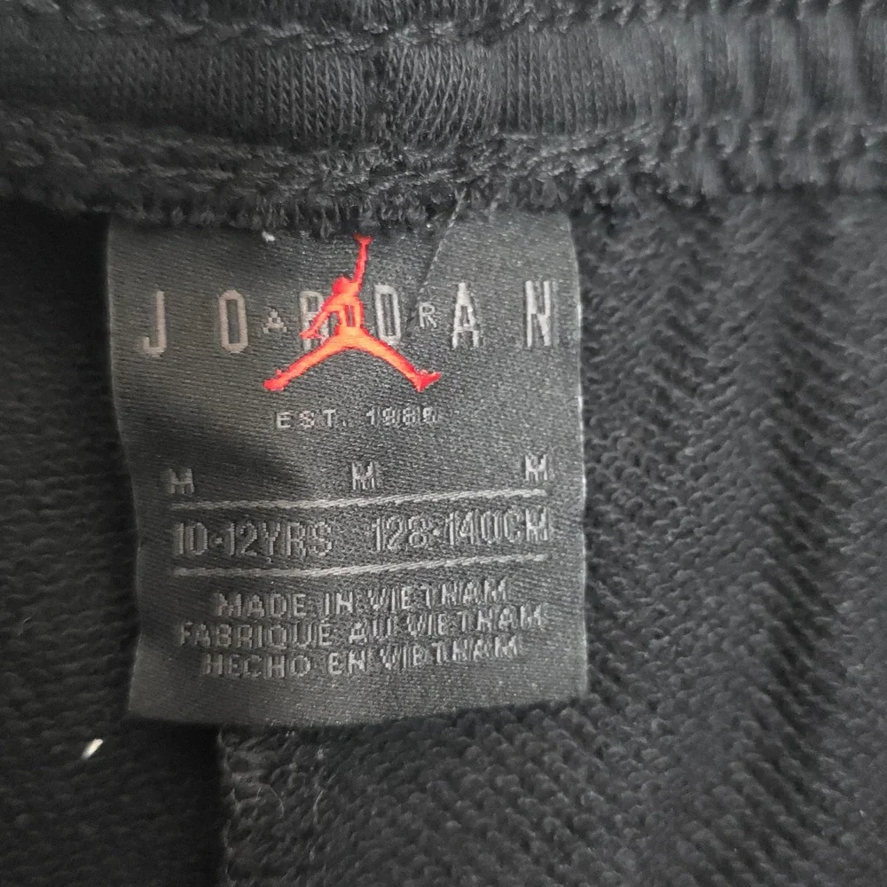 NWT Girls Jordan Black Shorts with White Logo- Size Medium (10/12YRS) - Picture 2 of 3